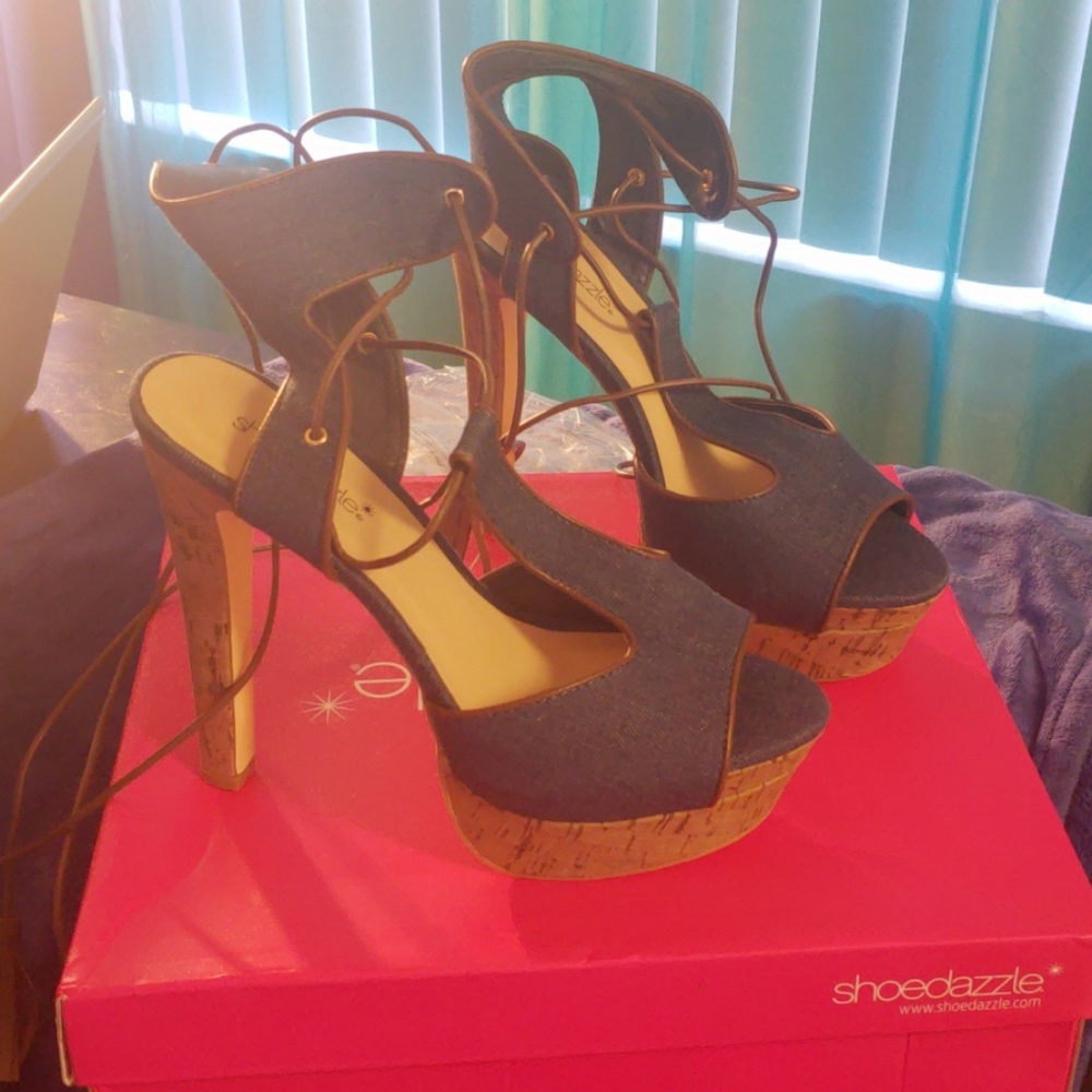 Shoe - Picture 2 of 2